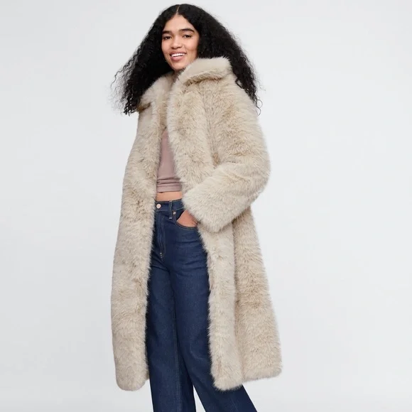 GAP Faux Fur Coat 🤍 - Picture 2 of 5